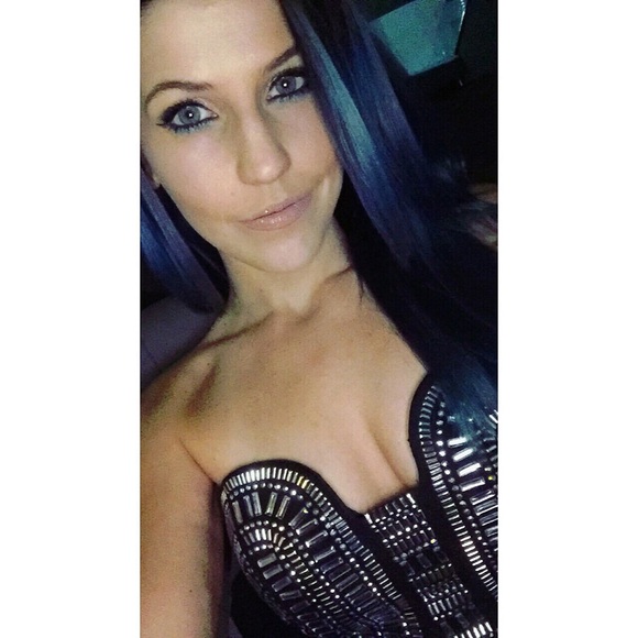 Meet your Posher, Stephanie - Picture 2 of 5